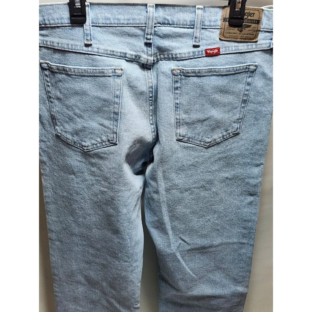 Wrangler Five Star Regular Fit Jeans – Men’s 36x30 Light Wash.           #101